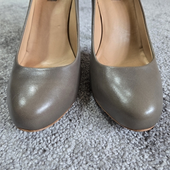 Ann Taylor Taupe Brown Gray Leather Round Toe Stiletto Pumps Classic Neutral - Picture 4 of 12